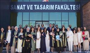 Sanat ve Tasarım Fakültesi Mezuniyet Töreni ve Sergisi Coşkuyla Gerçekleşti